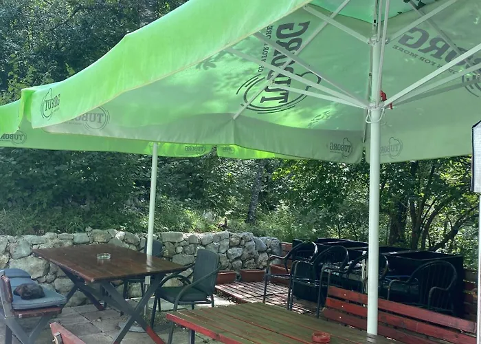 Izletiste Pocivala Будинок відпочинку *